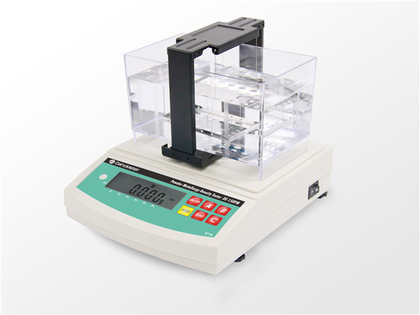 高精度工業(yè)陶瓷比重天平DE-150PM主要針對(duì)多孔性材料領(lǐng)域的密度測(cè)量，是Dahometer品牌經(jīng)典款產(chǎn)品，品質(zhì)優(yōu)良，密度精度高，即時(shí)顯示密度值，操作順暢方便、省時(shí)；具有更好的測(cè)量穩(wěn)定性與可靠性；適合要求較高的場(chǎng)合。